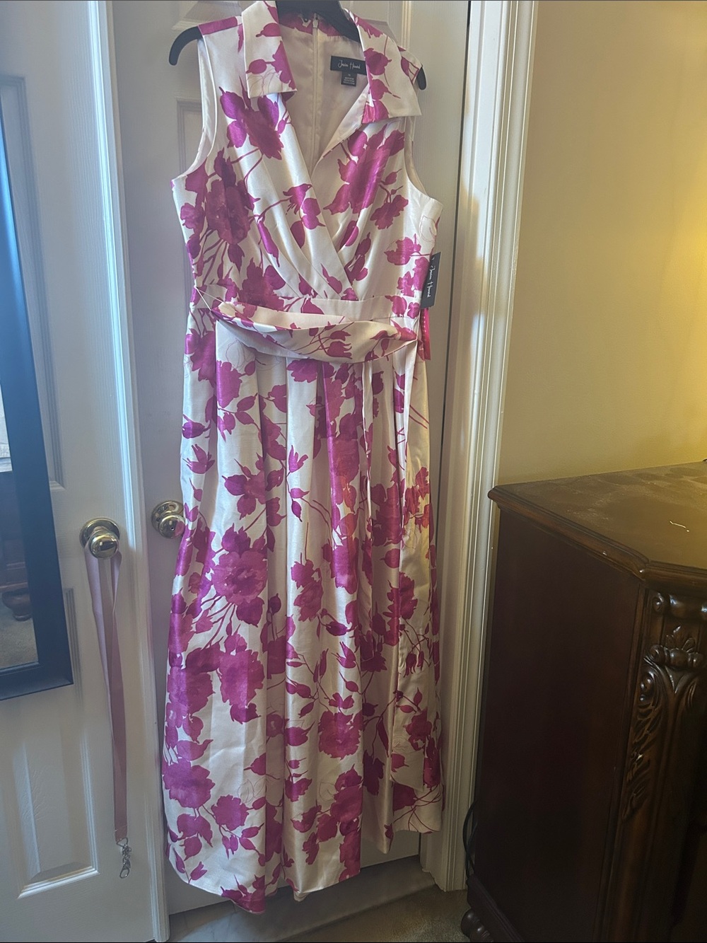 Jessica Howard Cream Maxi Dress with Pink Floral Print